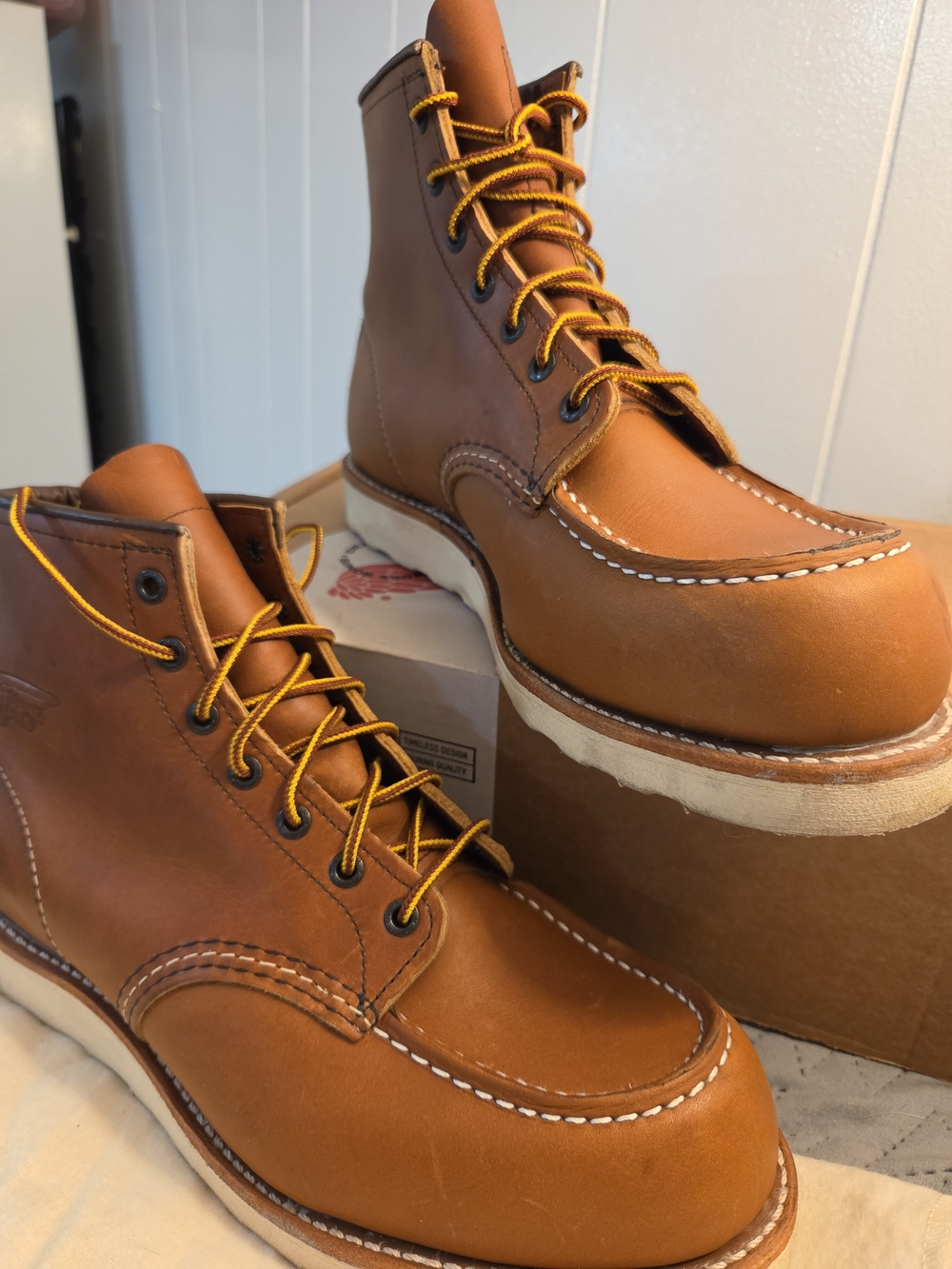 Red Wing 10875 . Men's Moc Toe Work Boots in Oro Legacy. 10 E2